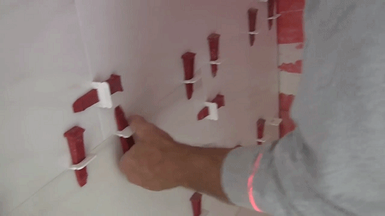 How to adjust metal pliers for tile leveling system by Perfect Level Master_20180821180022
