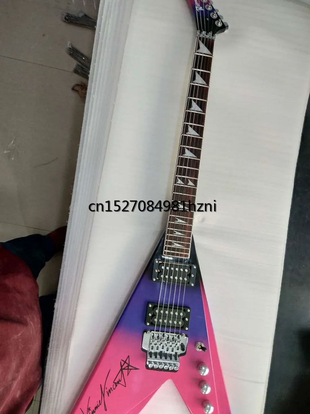 

Roman abstract double V flying electric guitar, Floyd double swing bridge, multi-color gradient, custom shaped electric guitar