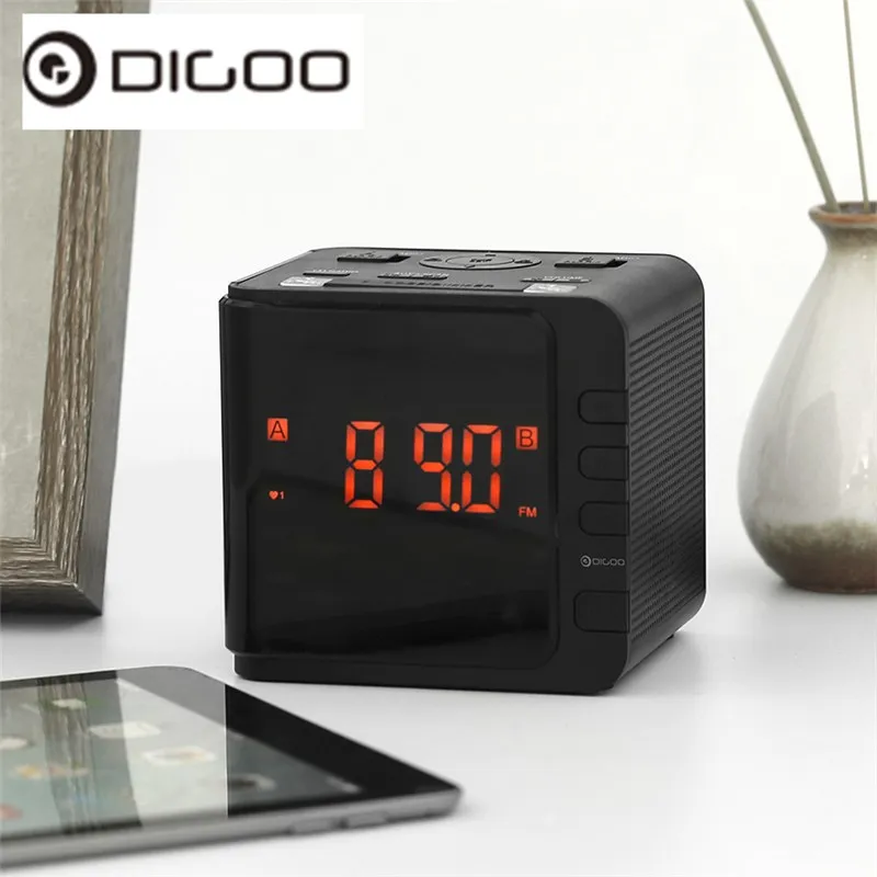 Digoo DG-CR7 CR7 Digital LED Ampio Display Alarm Clock USB Radio AM/FM Doppio Allarme Con Snooze 11.93 cm x 10.41 cm x 10.92 cm