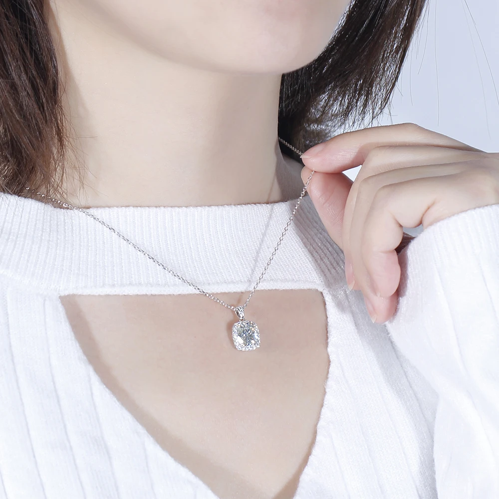 Cushion Cut Moissanite Halo Pendant Necklace(5)