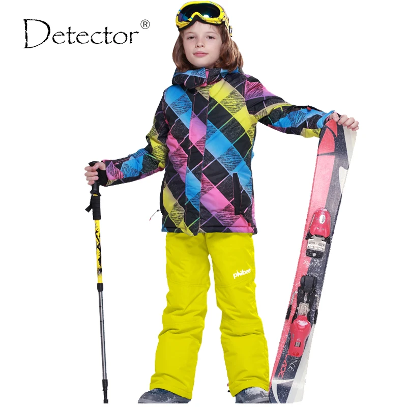 Related categories Kids Ski Wear Clearance Sale. You’ll love our sale on kids ski clothes and outerwear! We’ve got great prices on kids ski jackets, coats, pants, first layers, hats, scarves, socks and so much more. Our kids winter clearance can’t be beat! Read More Sale +.