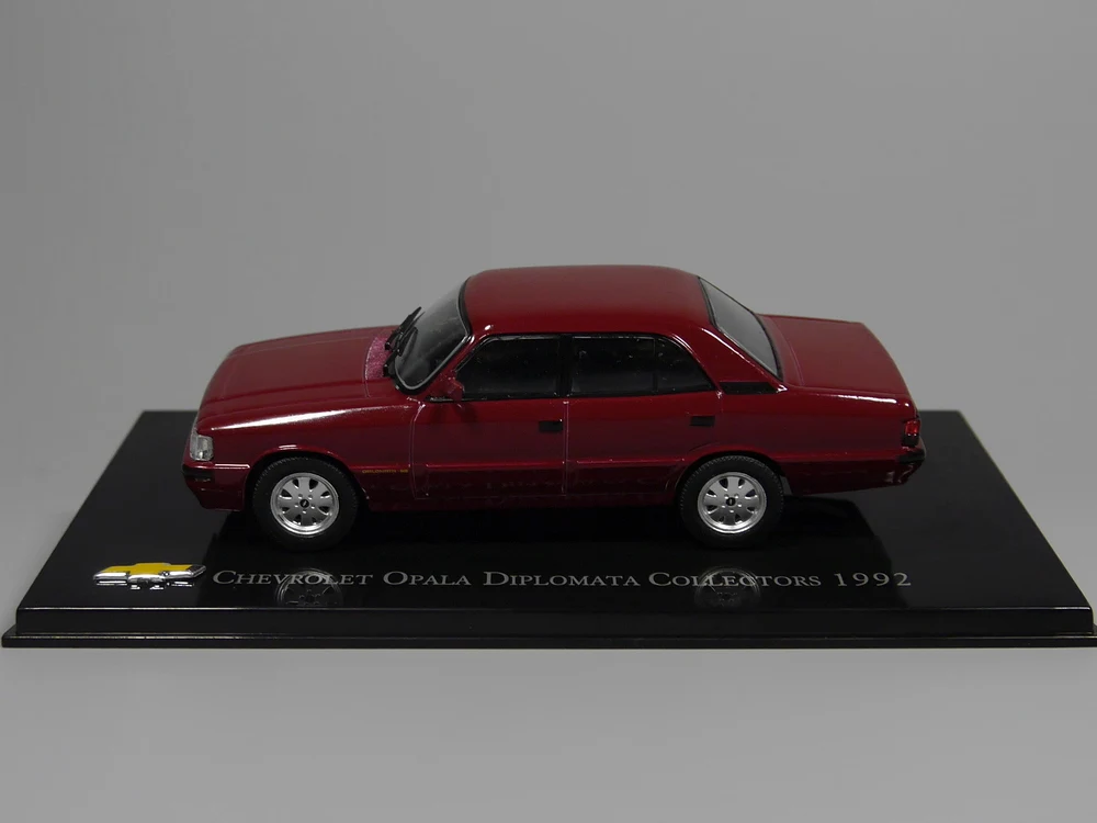 Авто ИНН-ixo 1:43 Chevrolet Opala Diplomata Colleotors 1992 литой модельный автомобиль