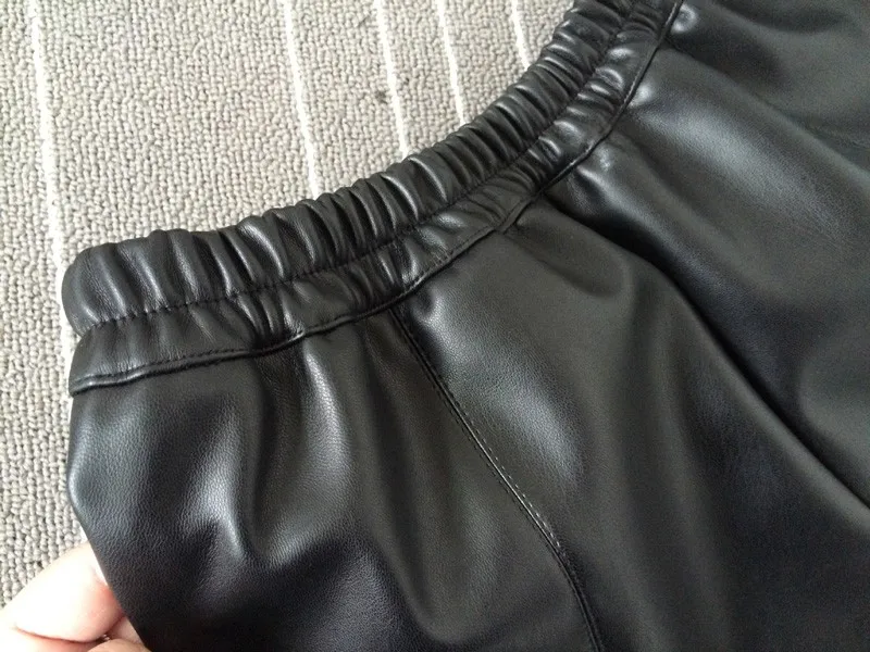 BIVIGAOS Модные осенние зимние черные кожаные короткие штаны из искусственной кожи с эластичной резинкой на талии шорты женские свободные