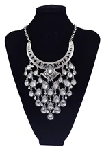 Estilo europeo media luna luna forma de cadena borla caída cristal collar llamativo collar