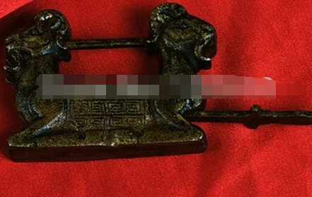

B0601 330 Chinese Rare China old Carved Copper Brass Lock Key Animal Carving statue