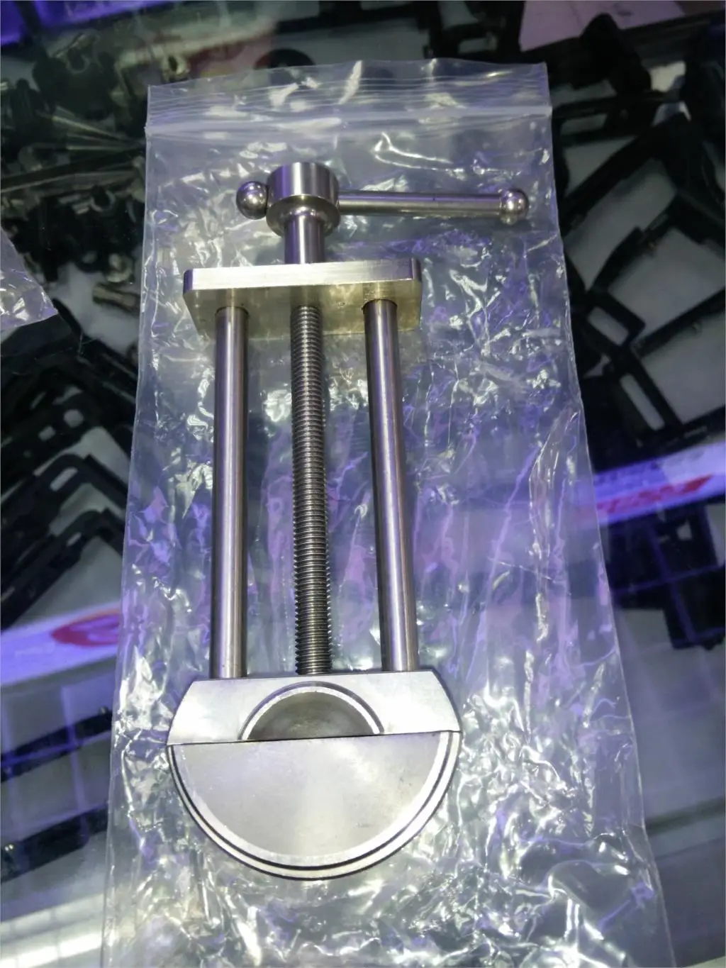 

Professional small Lens Repair Vise Tool for canon nikon pentax DLSR Camera Lens Filter Ring Steel