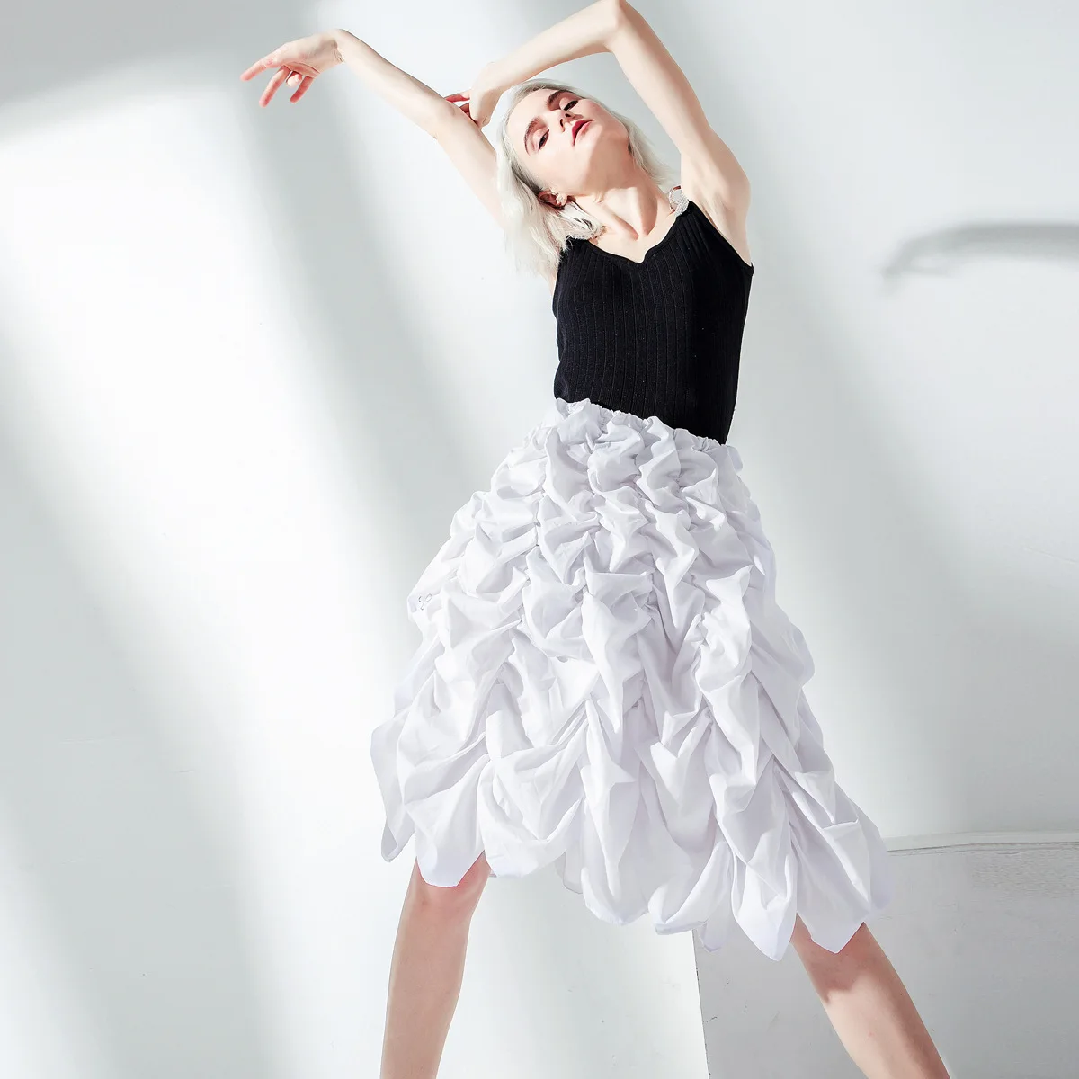

2019French romantic super dreams Heavy work pleated design bubble wrinkling three-dimensional shape skirt
