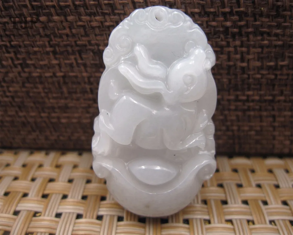 

Natural grade A jadeite myanmar green jade Chinese zodiac snake Mysterious protection pendants jade with certificate