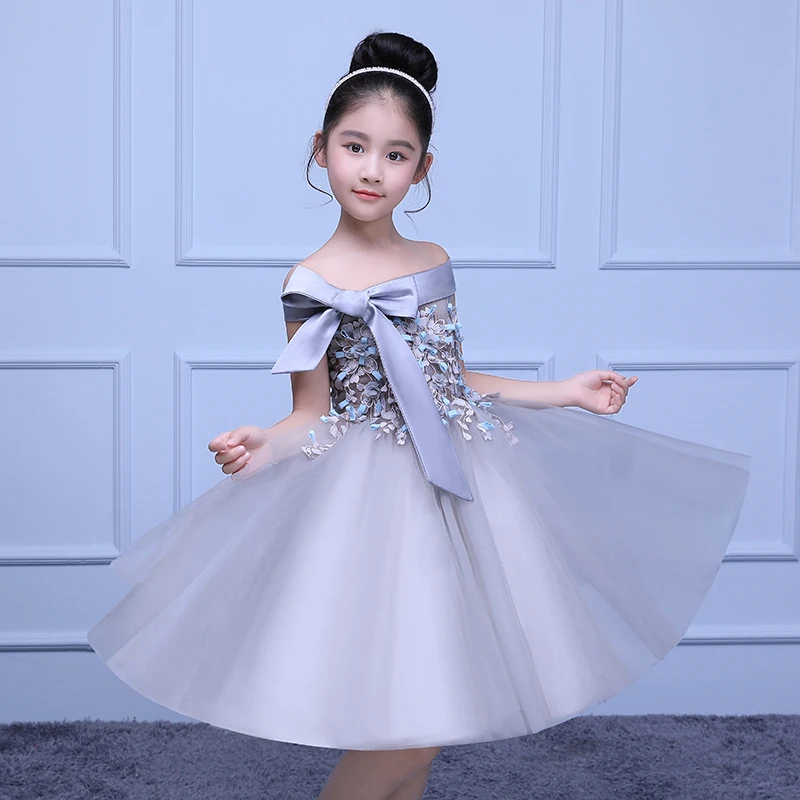 

Ball Gown Flower Girls Dresses Shoulderless Kids Party Costume With Bow Princess Dress for First Communion Girls Gowns D40