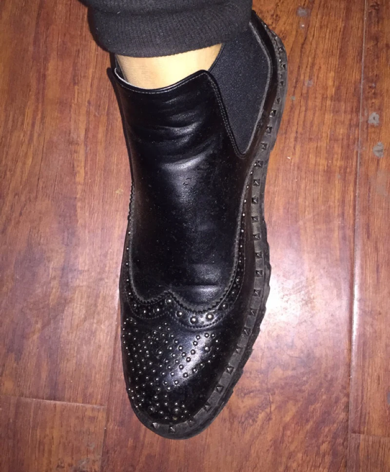 Ботинки; цвет черный, металлик; ботинки «Челси» на плоской подошве; обувь в британском стиле с заклепками в стиле панк; Дизайнерская обувь в стиле рок; мужские ботинки с перфорацией типа «броги» высокого качества