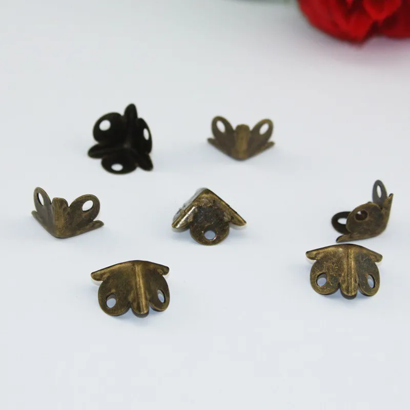 Vintage-Mini-Luggage-Case-Box-Corner-Brackets-Corner-For-Furniture-Decoration-Triangular-Iron-Cover-Holes-Bronze (4)