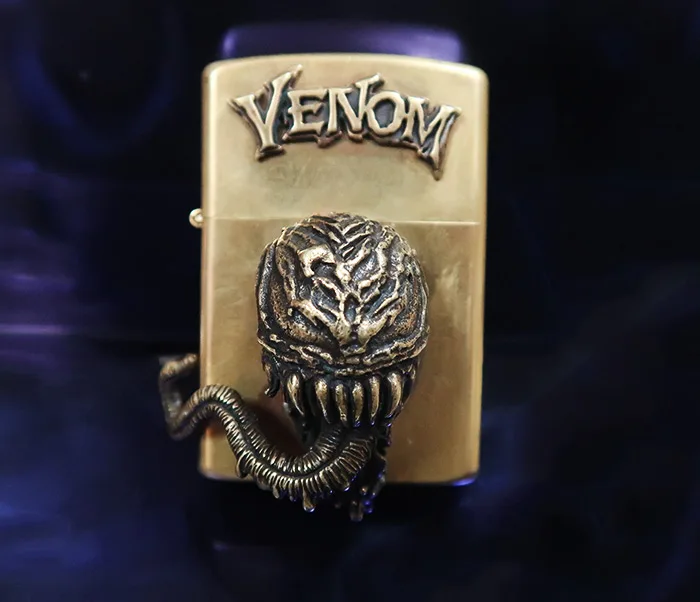

1.53*2.28in Venom Pattern Gasoline Lighter Windproof Gold Turbo Lighter Gasoline Petrol Lighters Cool Gadgets for Men Gifts