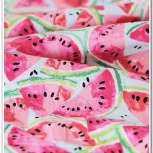 Простой рисунок и свежая летняя хлопковая ткань с арбузом