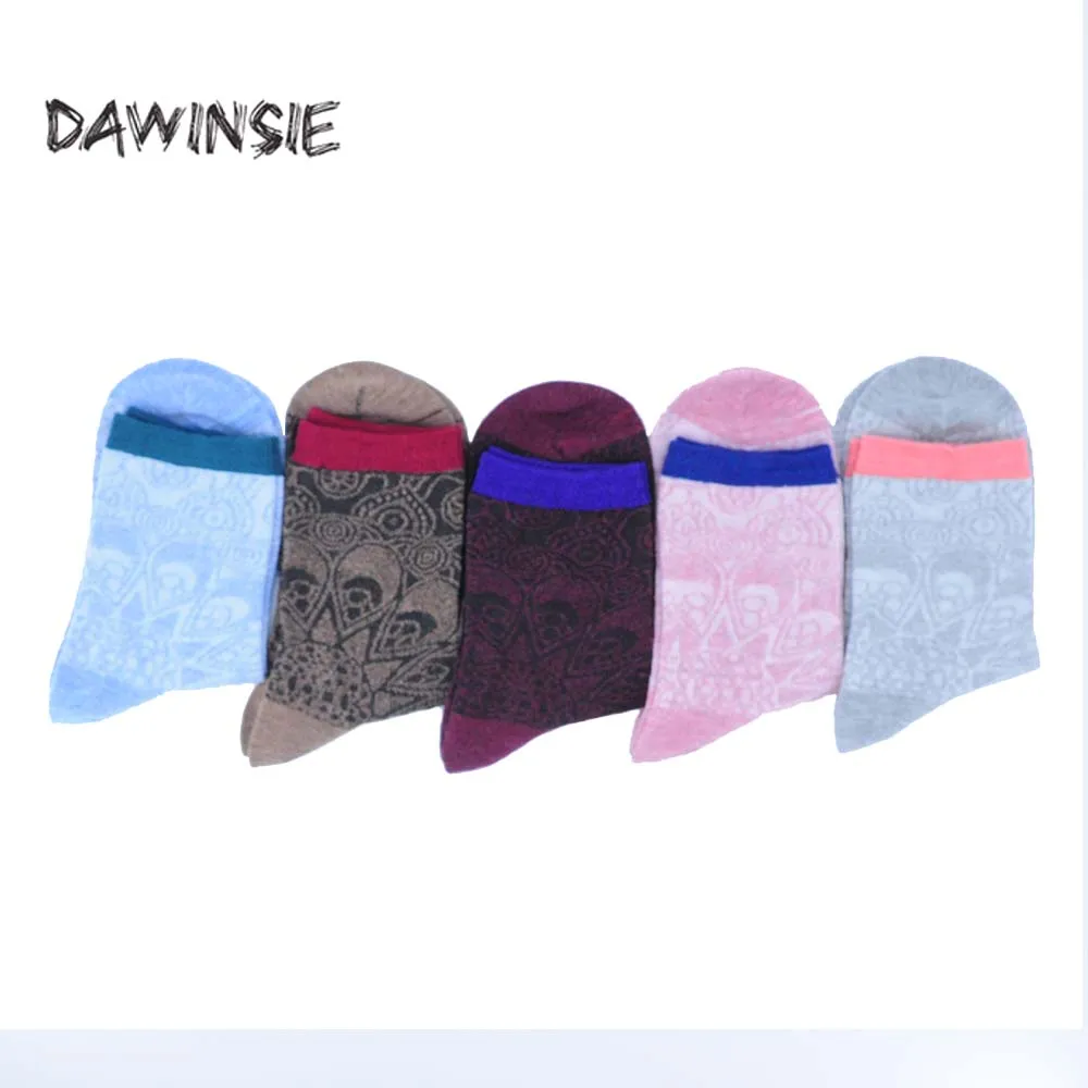 

2018 Autumn And Winter New Women Middle Tube Socks Special Pattern Pure Cotton With Contrast Color Factory Direct Sale