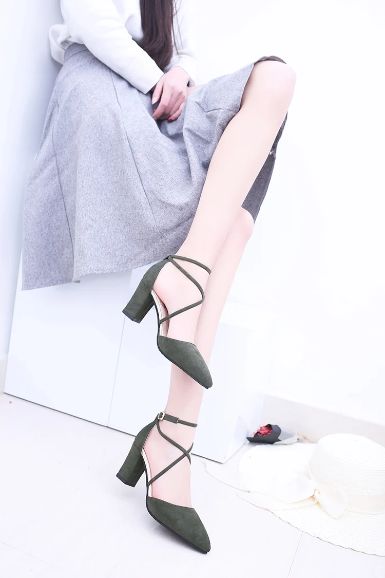 Новые весенние туфли; женские модные пикантные неглубокие свадебные туфли с заостренным носком и пряжкой на высоком каблуке в Корейском стиле; s032