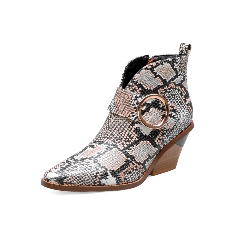 Зимние ботильоны фирменного дизайна для женщин; ковбойские ботинки из искусственной кожи; ботинки на танкетке со змеиным принтом; Женская обувь в западном стиле; большие размеры