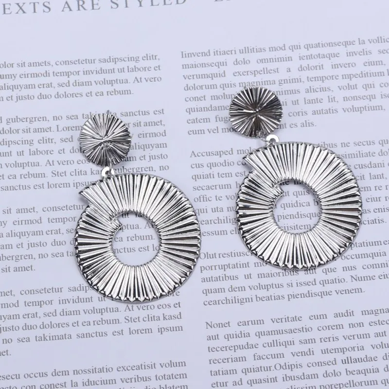 round earrings