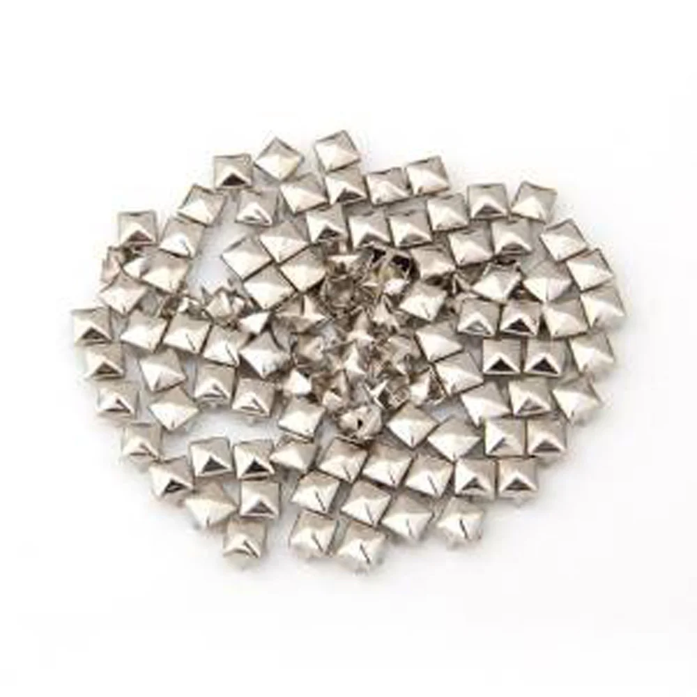 

New Hotsale Promotion 100 BORCHIE PIRAMIDE QUADRATO 6mm PER SCARPE CINTURA
