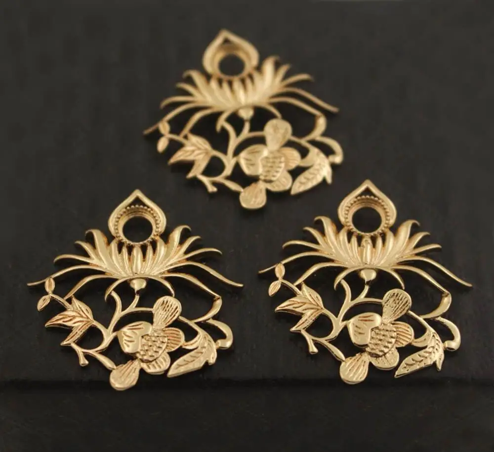 

Retro Filigree Flower Charms Embellishment Stamping Metal 6mm Open Back CABs Cameo Base DIY Bride Phoenix Coronet Jewelry Making