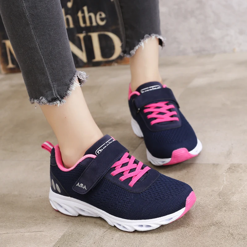 

2018 New Breathable Running Shoes For Women Shoes Woman Sneakers Lightwight Comfortable Sport Shoes Men Blue Black Jogging Shoe