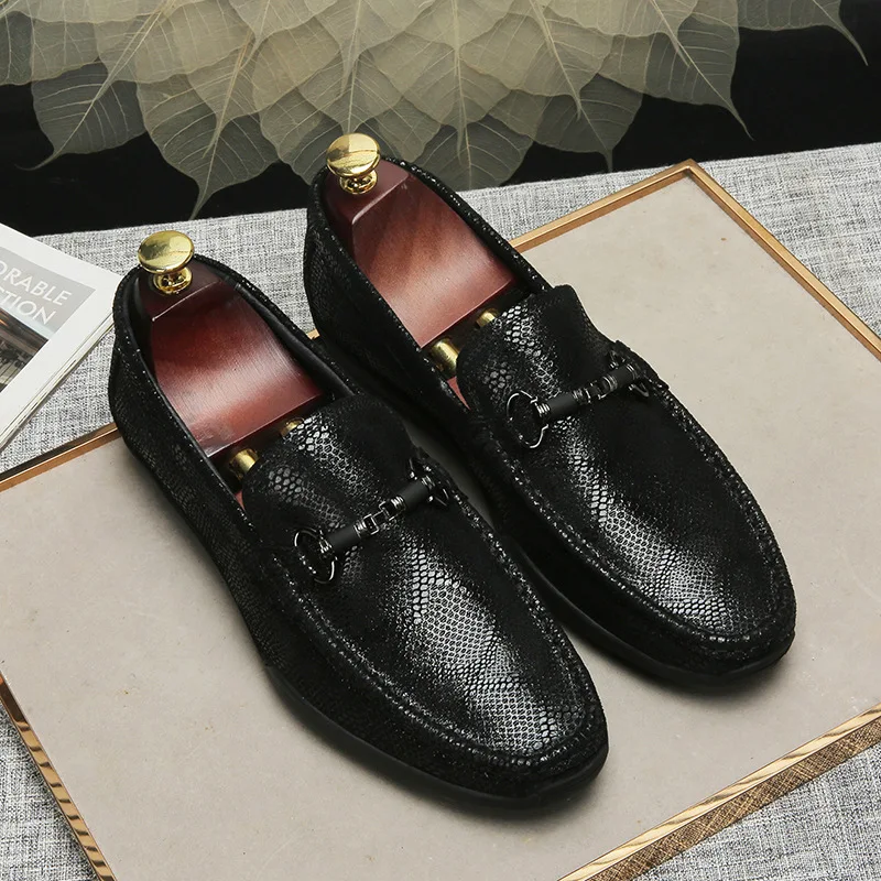 

2018 new leather lazy shoes pea shoes low to help breathable casual men's shoes.