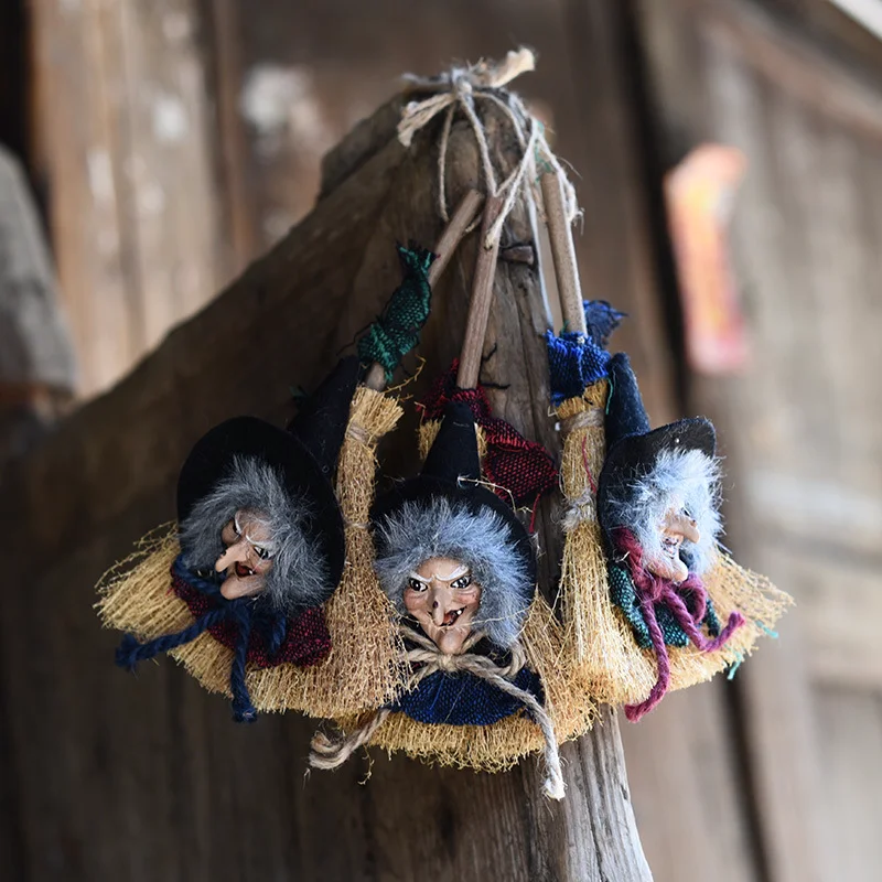 

Halloween Decorations Mini Witch Broom Pendant String for Bar Home Kindergaren Party Decor Halloween Ornaments(Random Color)
