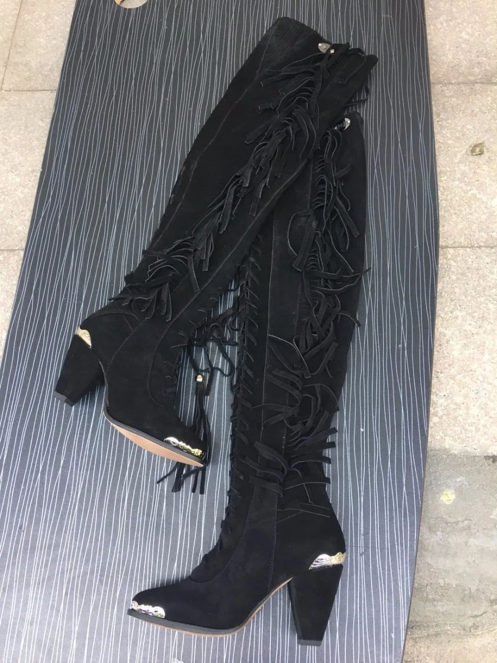 Женские винтажные ковбойские высокие сапоги в стиле бохо с гравированным металлическим каблуком и носком под платье