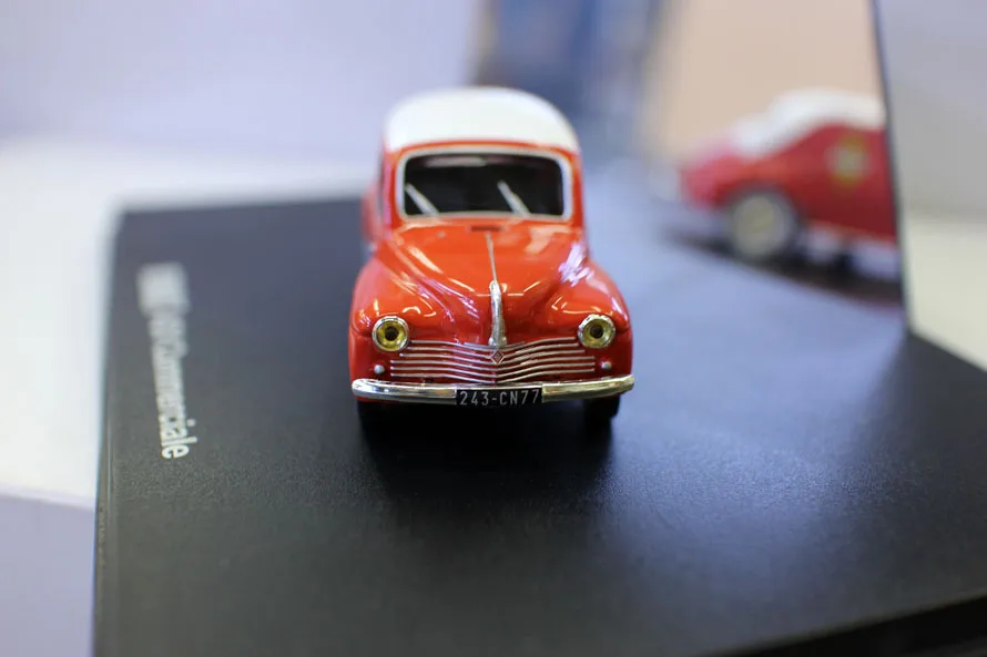 Завод 1:43 RENAULT 4CV коммерциал Игрушечная машина из сплава игрушки для детей литой модельный автомобиль подарок на день рождения