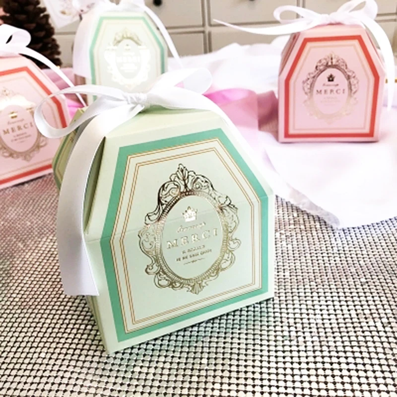

Wholesale 50pcs Upscale ribbon white card wedding favor gift box spot gilding color nougat paper box for guest