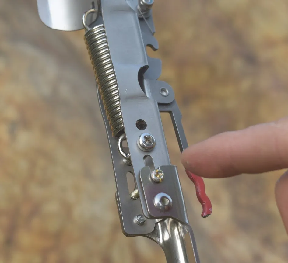 Ferramentas de Pesca Nova Geração Primavera Ventress Inoxidável Automático Titular Útil Mar Pesca Montagem Enfrentar Aço 7 Cheap Varas de pescar