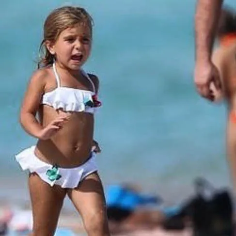 New 2018 Girls Two-Piece Swimming Suits White Swimwear Children Beach Wear Girls Swimsuits Lovely Bikini G34-K543 New 2018 Girls Two-Piece Swimming Suits White Swimwear Children Beach Wear Girls Swimsuits Lovely Bikini G34-K543