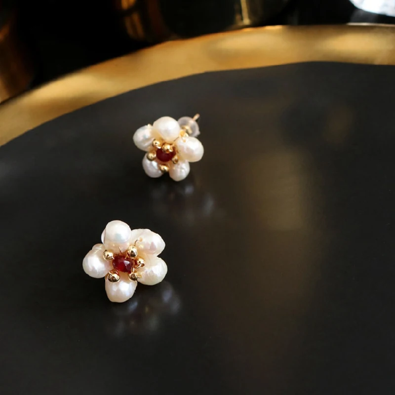 

DAIMI Flower Freshwater Pearl Earrings Handmade Designer Jewelry Flower Studs Earrings For Women