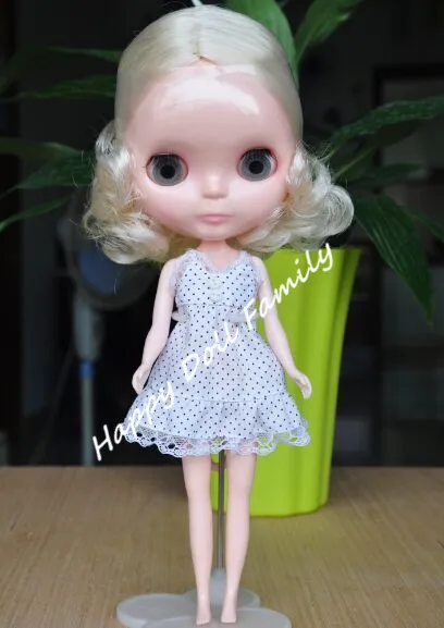 

Blyth doll, nude Blyth doll of 2008 version, color of eyechip and makeup on face are random, creamy white short hair 02