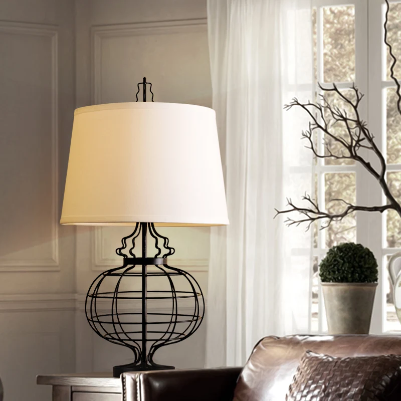 

European Retro Metal Table Lamp Geometric Arc Night Light Bedside Lamp Home Wedding Decoration Lights Indoor Table Lighting