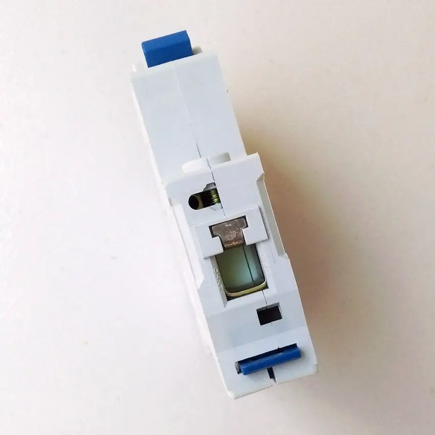CHINT DZ47 60 C32 AC230/400 V 1 P 32A Номинальный ток полюсный миниатюрный автоматический