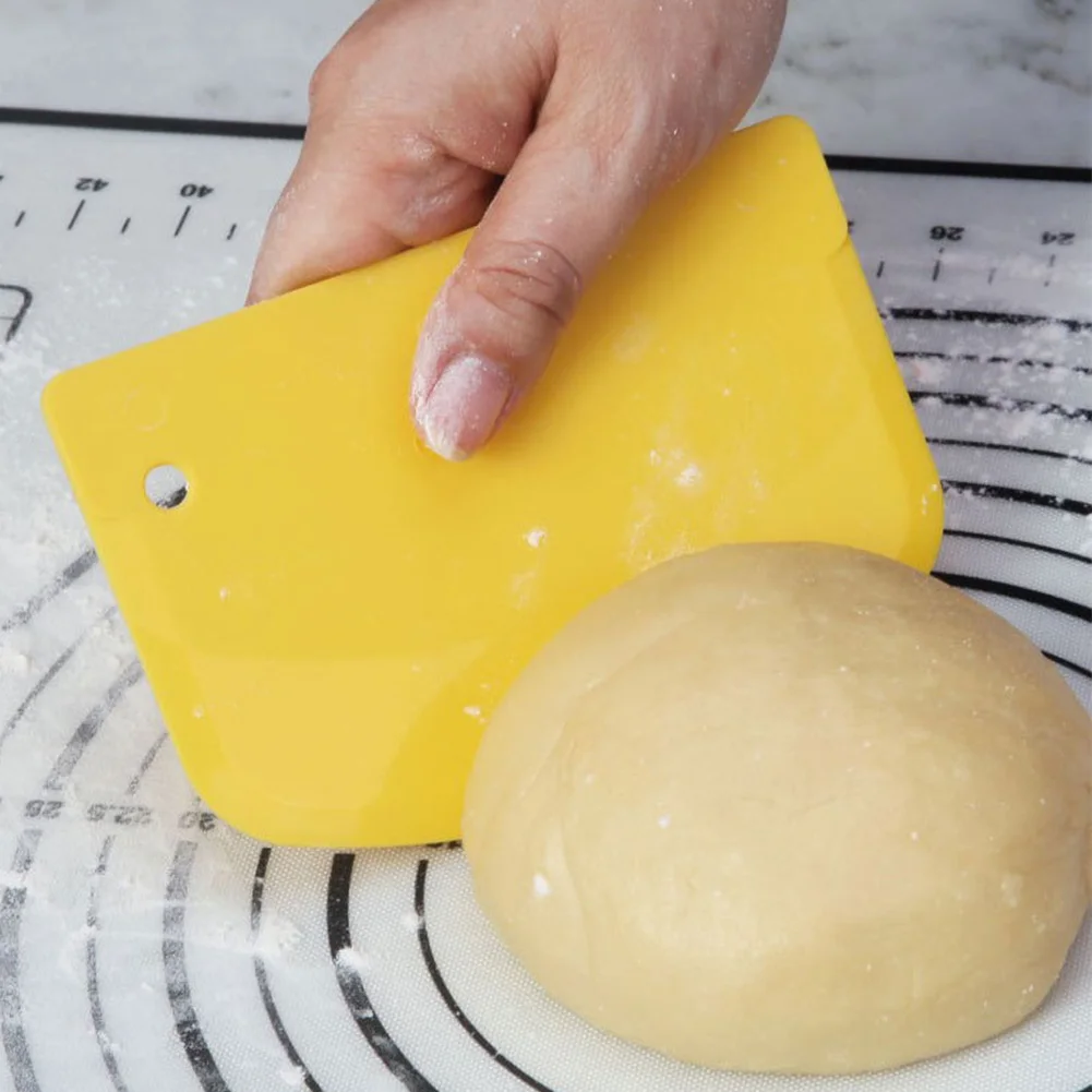 

Baking Dough Scraper Plastic Curved Edge Cutter Smooth Flexible Safe Spatula Kitchen Gadgets Cake Utensils Fondant Pastry Tools