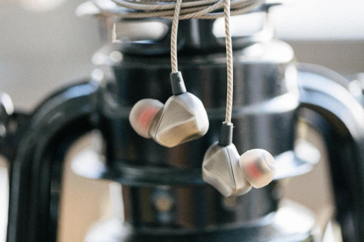 AUGLAMOUR-F100-In-Ear-Dynamic-Headset-10mm-Drive-Earphones-Supper-Bass-Metal-Stereo-HiFi-Earplug-OFC