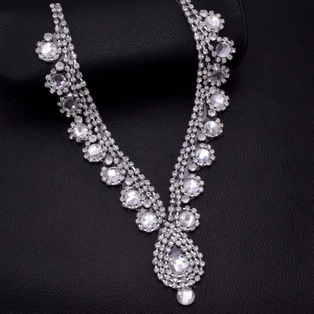 

2pcs Drop Strass Hot fix Rhinestone Necklines for V neck Clothing Crystal Iron on Appliques DIY Bridal Evening Dress Neckline