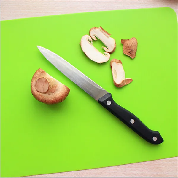 Candy-color-Flexible-thin-chopping-board-portable-cutting-board-Necessary-to-go-out-for-a-picnic (1)