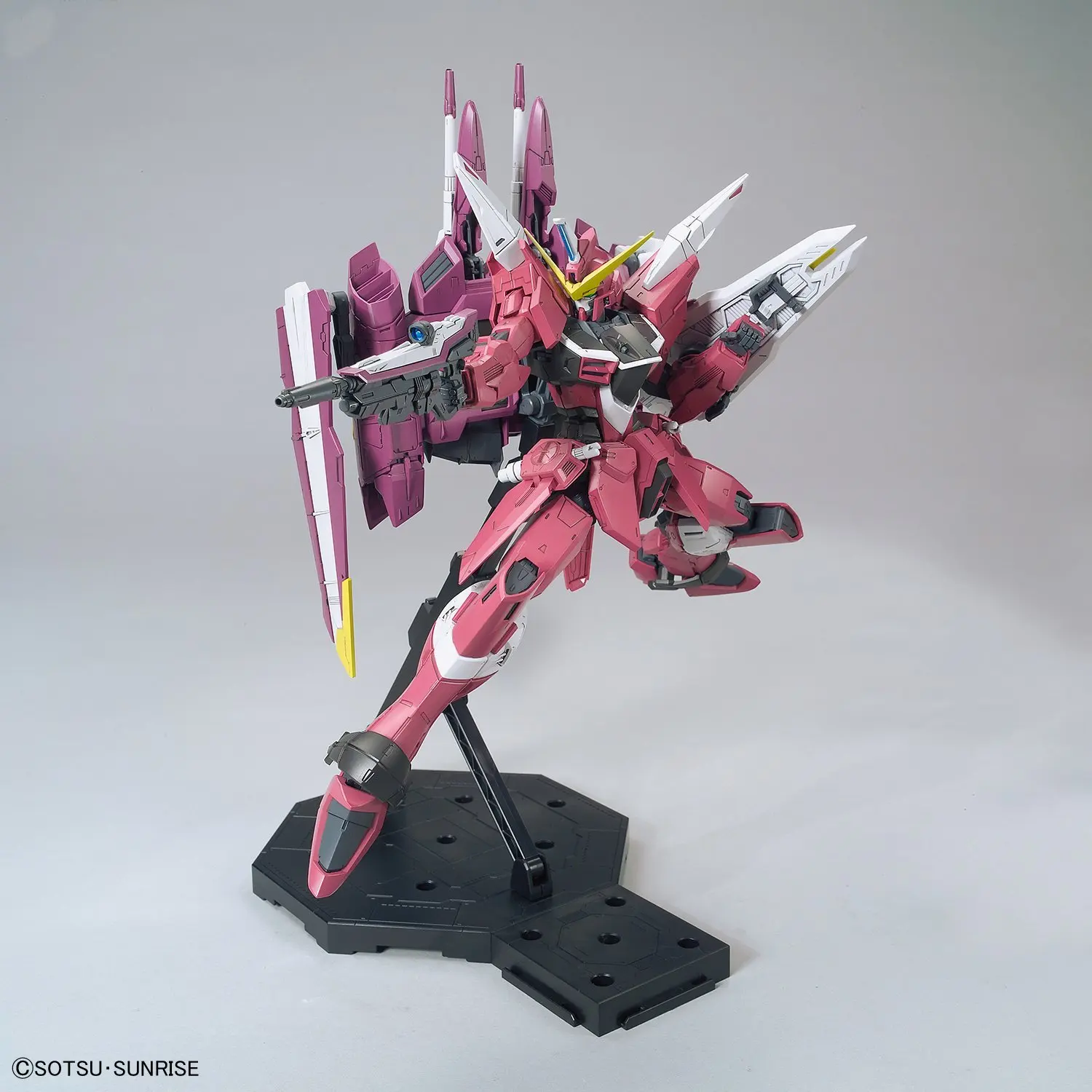 Bandai Gundam MG 1/100 ZGMF-X09A справедливости мобильный костюм сборки модель Наборы фигурки пластмассовые игрушечные модели