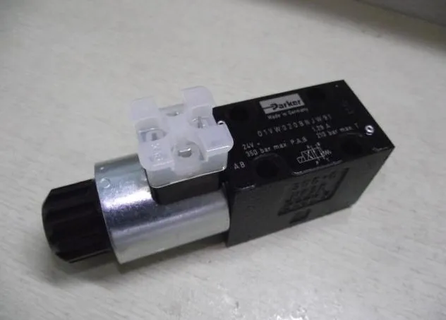 

[ZOB] United States new original Parker D1VW20BNJP75 valve Parker solenoid valve spot