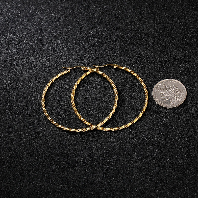 

Stainless steel earrings simple and versatile 2mm