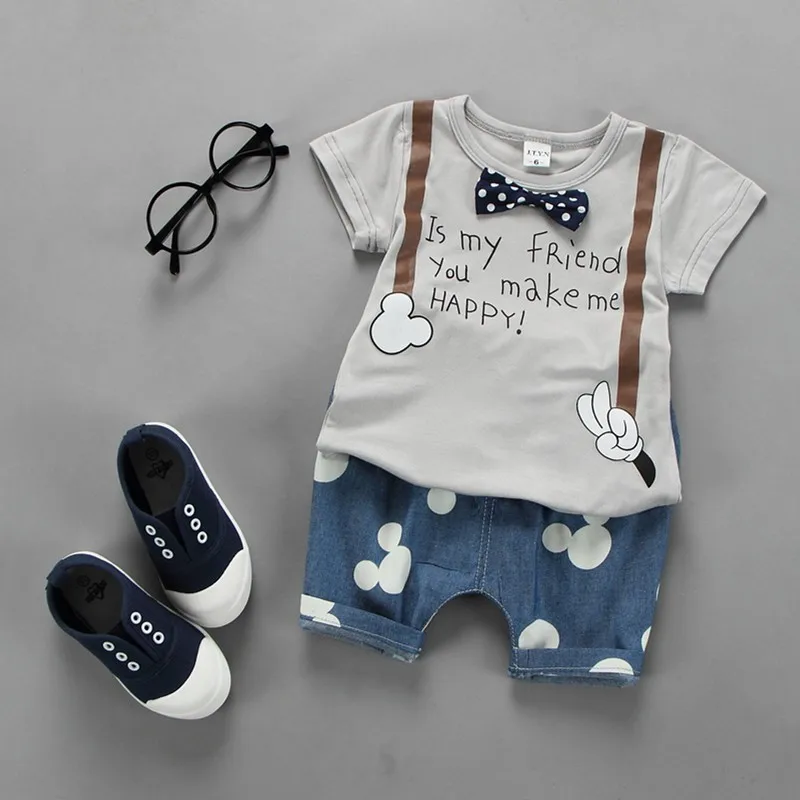 Новая летняя одежда для новорожденных мальчиков Милая футболка с галстуком-бабочкой+ штаны, костюмы для малышей Комплект детской одежды с рисунками, белый roupa infantil