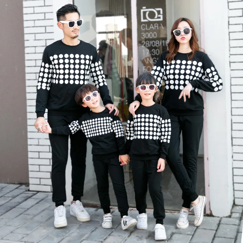 

Mother and Son New Year Sweater Family Matching Outfits 2019 Spring Winter Baby Girl Clothes Family Tshirts Father Baby Clothes