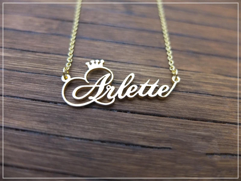 

Personalized Name Crown Necklace Handmade Customized Cursive Font Nameplate Pendant Stainless Steel Chain Jewelry Birthday Gifts