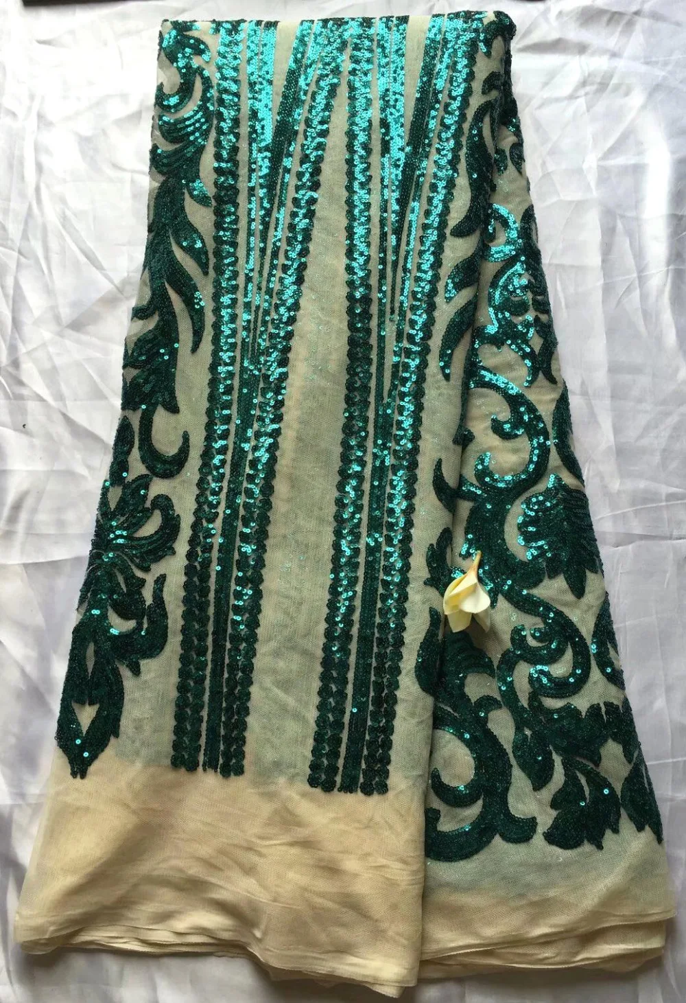 

Newest arrival Beautiful French Sequins lace fabric Twisted line sequins Fashionable bright African lace fabric