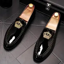 Новое поступление; очаровательные Мужские модельные туфли на плоской подошве с вышивкой в виде короны; мужские свадебные туфли для выпускного вечера