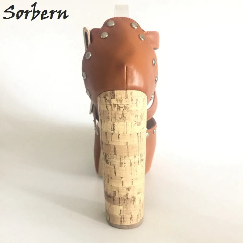 Sorbern/Коричневые босоножки на платформе и не сужающемся книзу массивном каблуке Женская обувь на высоком каблуке с открытым носком босоножки с заклепками Летняя обувь босоножки большого размера 43