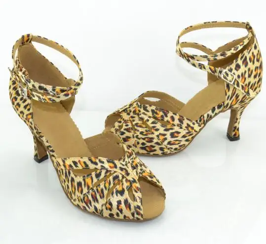 Dileechi леопардовым принтом Атлас Костюмы для латиноамериканских танцев танцевальная обувь женские летние взрослых Костюмы для бальных танцев Обувь для танцев женские вечерние квадратный танцевальная обувь - Цвет: Leopard print 75mm