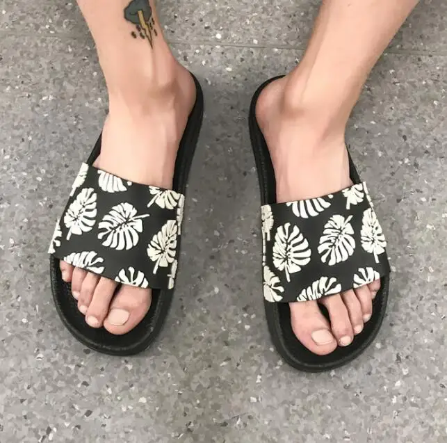 

Fghgf Shoes Men's Slippers CAB